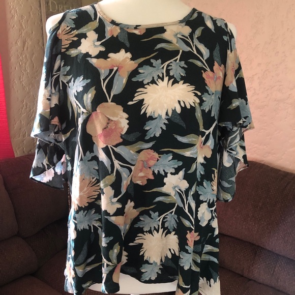 Beautiful Daytrip Top - Picture 3 of 7